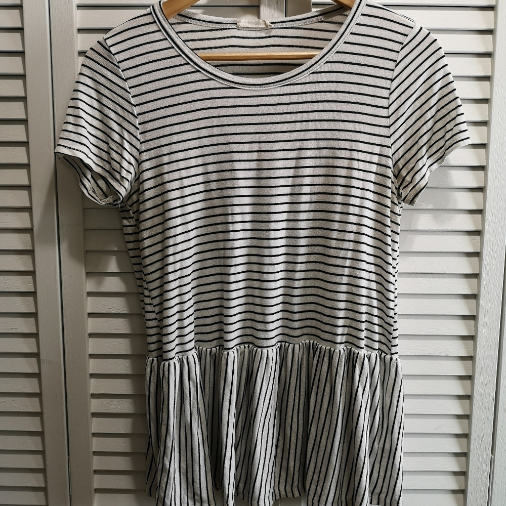 Stripped short sleeve shirt